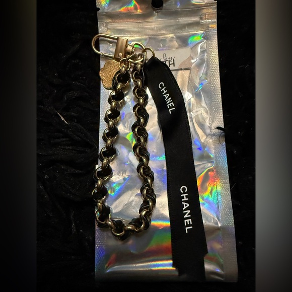 CHANEL Accessories - CHANEL Black and Gold Chain Key Holder